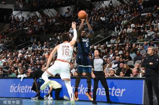 示了东契奇 示了东契奇